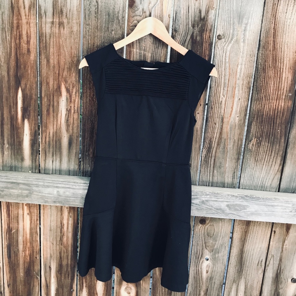 BANANA REPUBLIC BLACK MINI DRESS